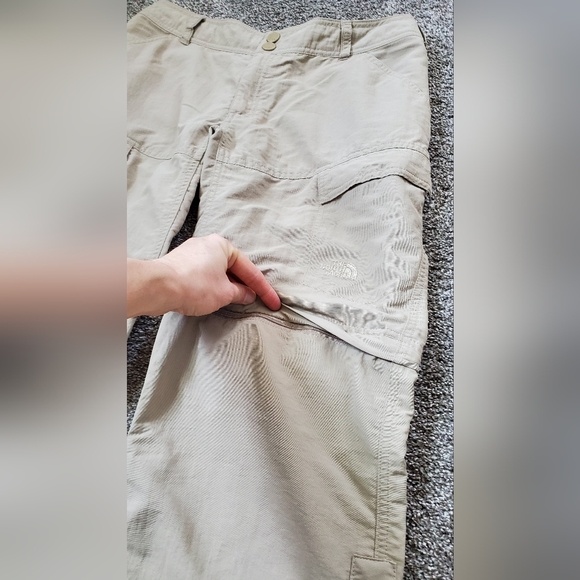 EUC The North Face Women’s Bridgeway Zip-Off Pants - Picture 3 of 12